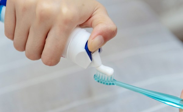 dioxido titanio pasta dientes